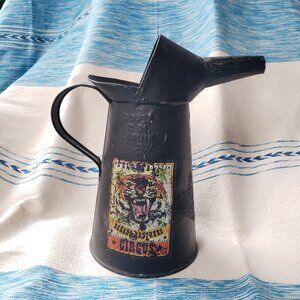 Vintage Dover 2Qt Liquid Can